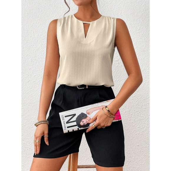 minimalist business casual Keyhole Neckline Sleeveless Blouse black - Picture 12 of 12